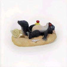 Charming Tails Fitz Floyd Anthropomorphic Skunk  Stewarts day in the sun
