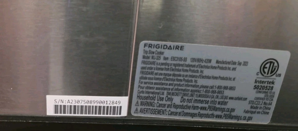 Frigidaire ESC3105SS 2.5-Quart Three Pot Slow Cooker Stainless Steel and Black - Image 2 of 4