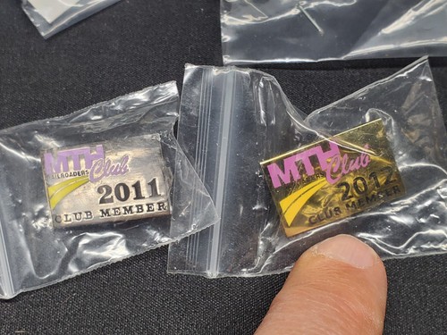 13 MTH Railroaders Club Member Collectible Pins, Including Charter Member Pin - Picture 8 of 9