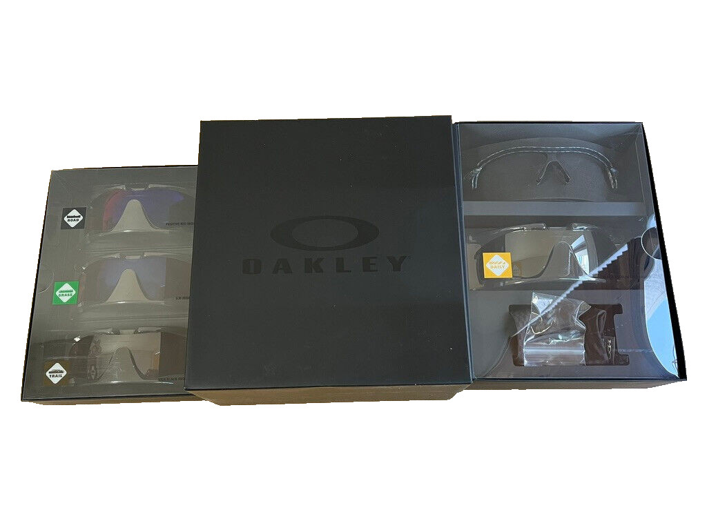RARE! Oakley Sunglasses Christmas Gift Box RADARLOCK　limited edition model image 3