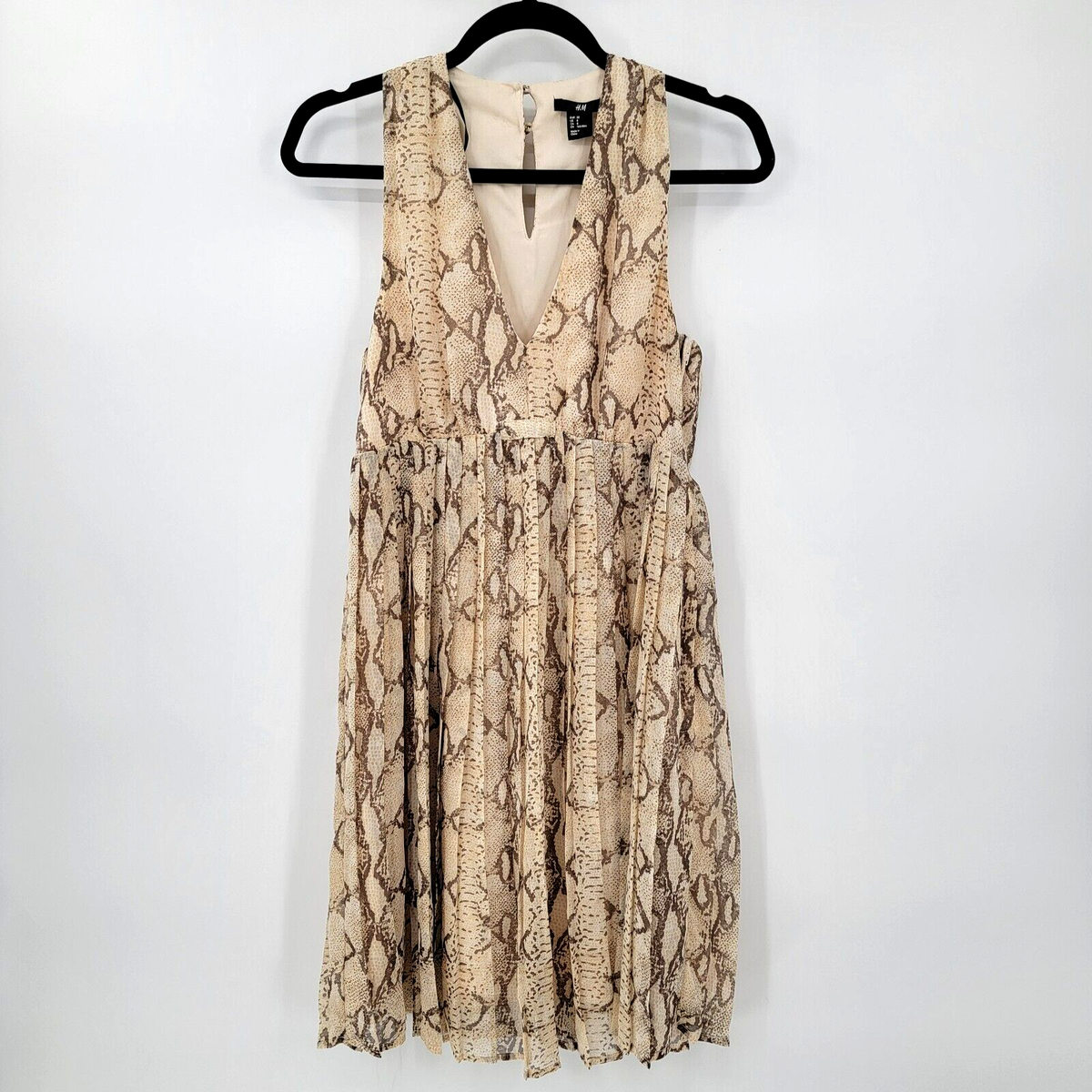 h&m snake print maxi dress Did anyone else manage to get their hands on the Stella McCartney collab with H&M? , I want your honest opinions, what we thinking? Keep? Return? , #Collab #fashion #women #reels #keep