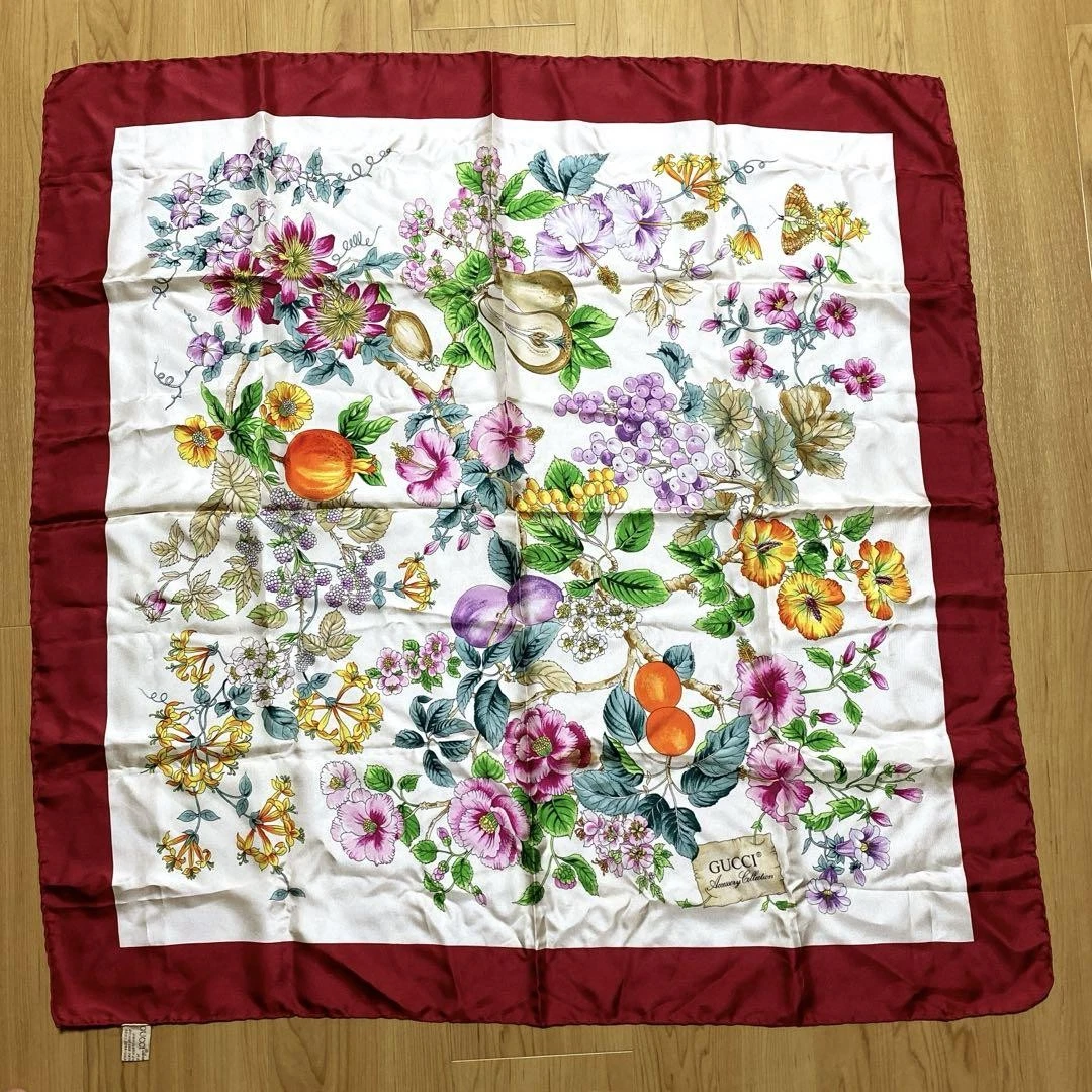 Grande écharpe Gucci fruit floral vintage du Japon