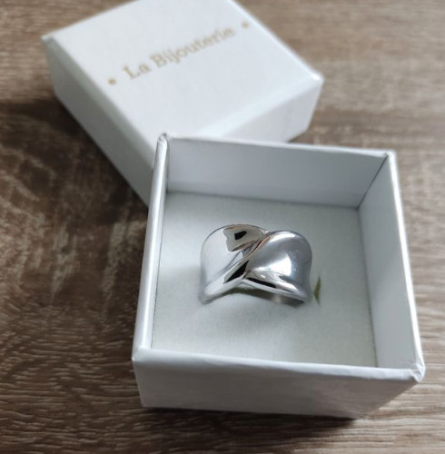 Bague vague moderne en acier argenté pour sublimer votre style quotidien