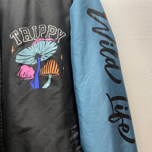 Rue21 Varsity Bomber Giacca Uomo Medium Nero Teal Trippy Wild Life Grafica Usato in Ottime Condizioni - Foto 4 di 13