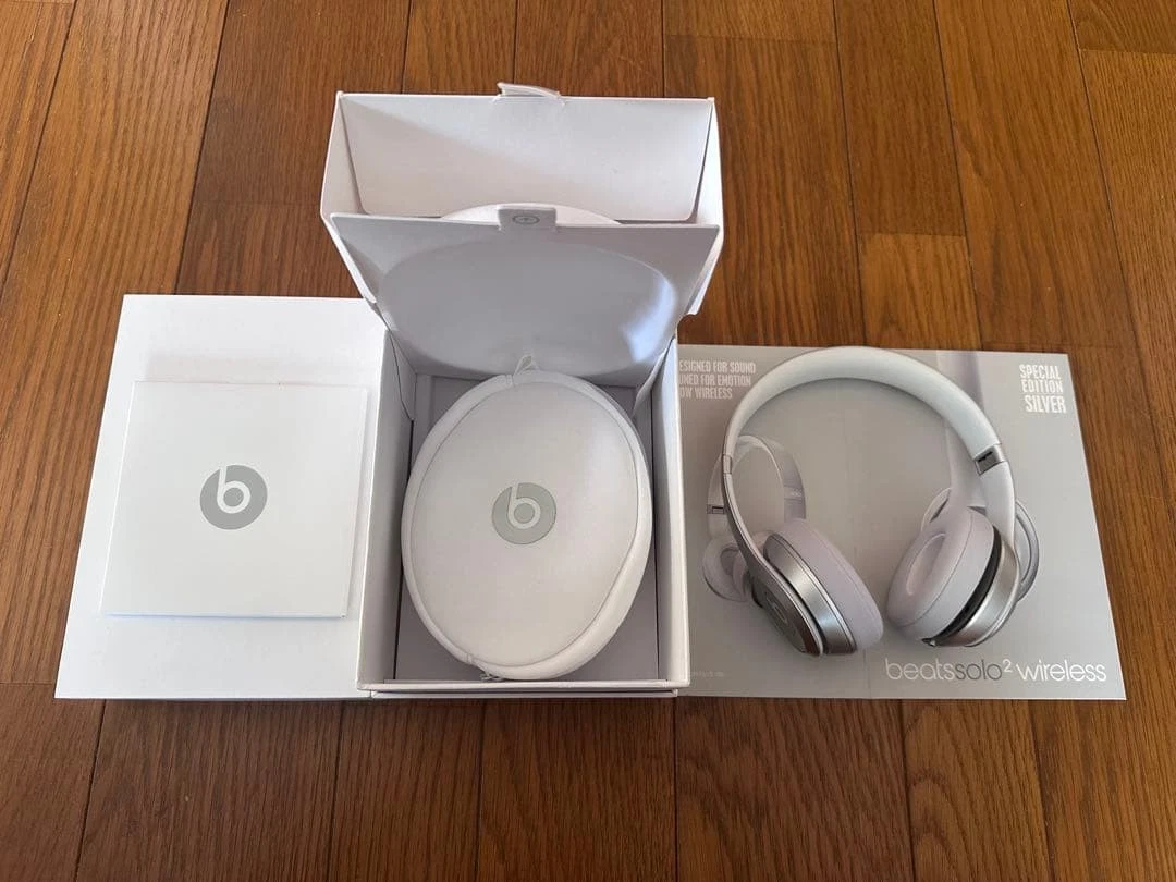 Beats by Dr. Dre Solo2 Silver Headphones for Sale - eBay