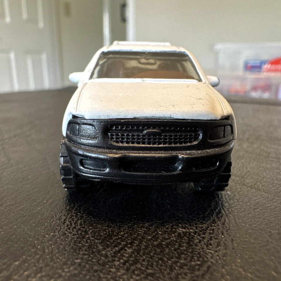 1998 Matchbox FORD EXPEDITION TREASURE MAP - Image 2 of 4