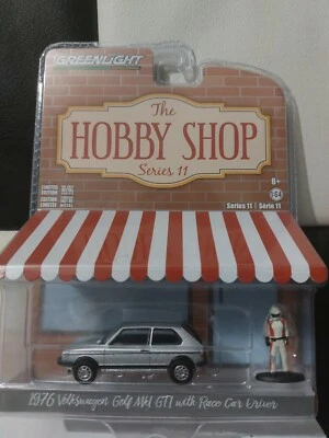 Greenlight 1/64 🇨🇵 Hobby Shop 1975 Volkswagen Rabbit with Race Car Driver - Photo 1/4