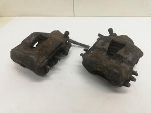 VW BORA 1J 1,9TDI - Bremssattel Bremszange Bremse vorne rechts & links (02)