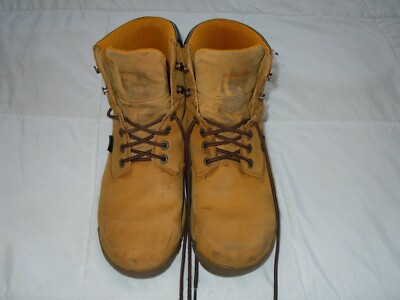 MENS WOLVERINE LEATHER BOOTS- 6