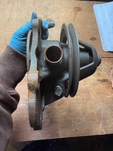 VINTAGE 1961-63 Ford Truck V8 302, 332, Eng. w/fan on crankshaft water pump - Picture 8 of 9