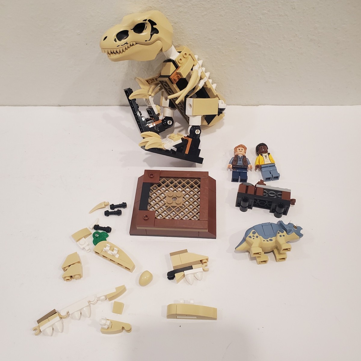 LEGO Jurassic World T. Rex Dinosaur Fossil Exhibition, 76940