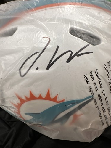 JAYLEN WADDLE SIGNED / AUTOGRAPHED FULL SIZE REPLICA HELMET MIAMI - Picture 2 of 3