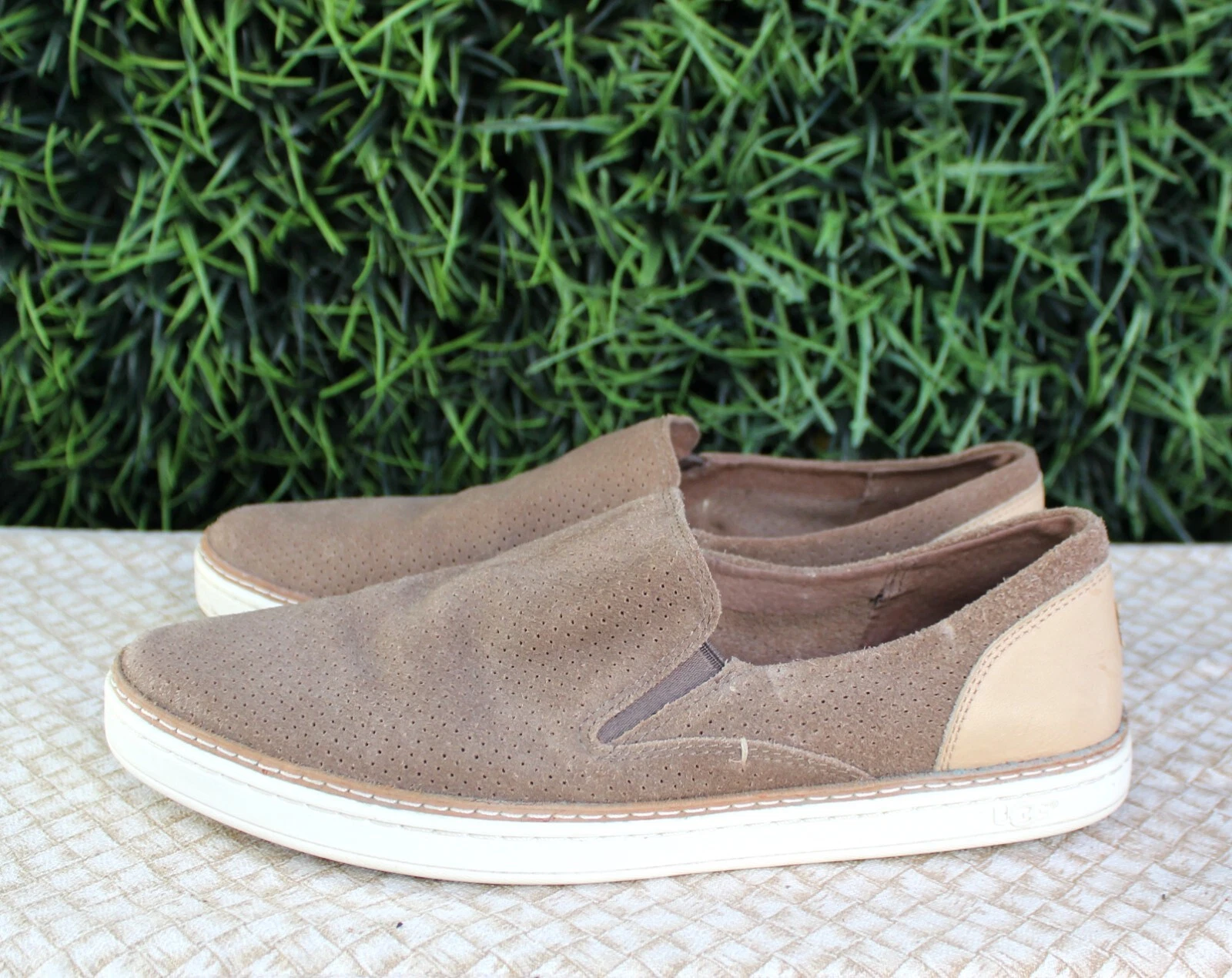 Scarpe slip on UGG Adley Perf scamosciate marroni scarpe pantofole donna 1091749 taglia 10