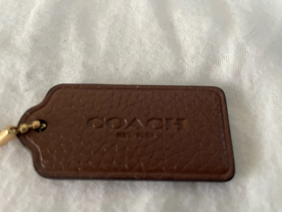 COACH Bolso Llavero Cuero Marrón Dije Llavero 2” Etiqueta Colgante con Cadena Dorada Foto 2 de 4