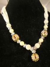 Beaded pendant necklace