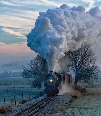 Norfolk and Western 475 coming off the ''Long Curve'' Railroad Photo 8.5x11