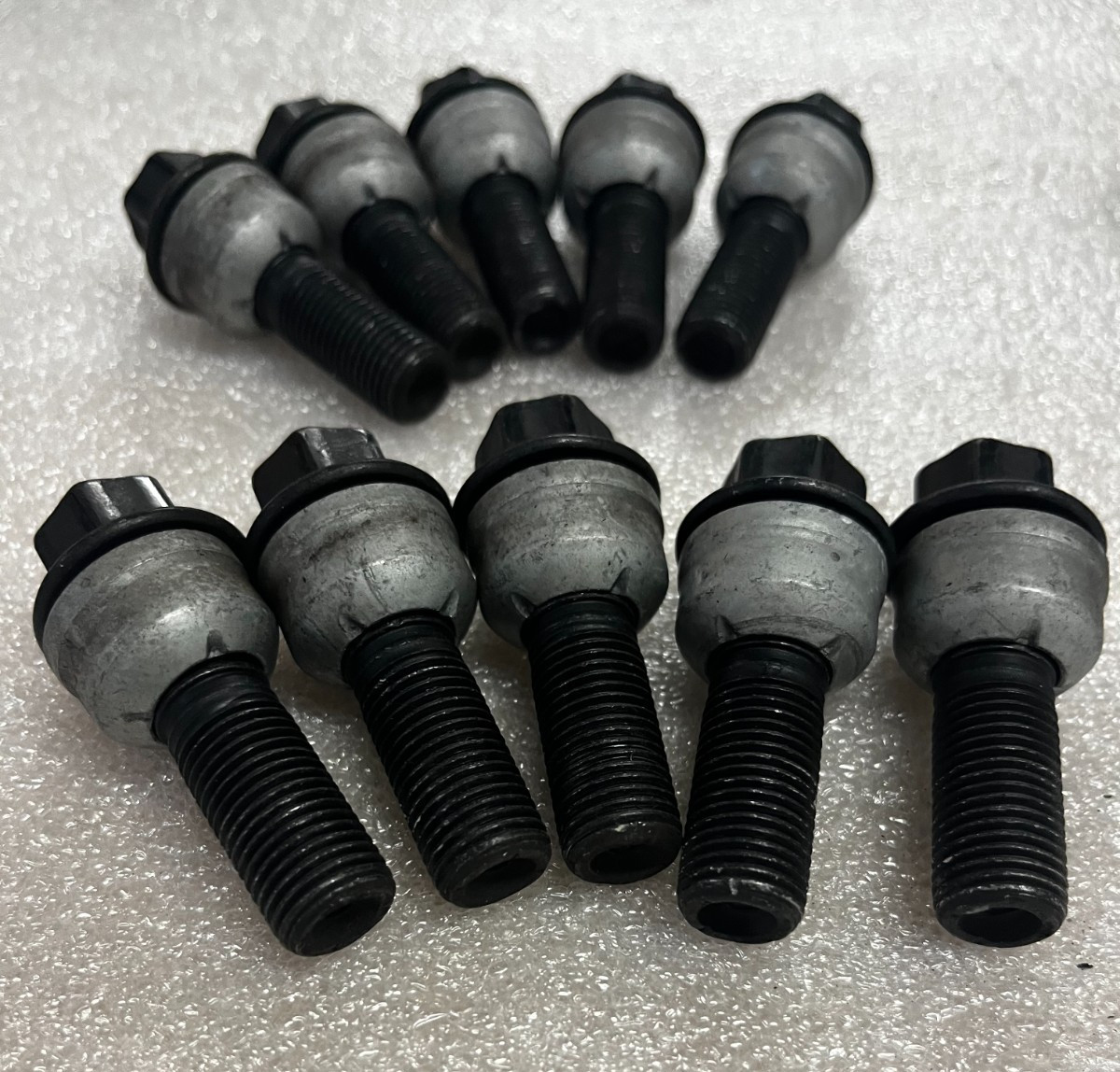 Rolls-Royce Cullinan Bolts Set