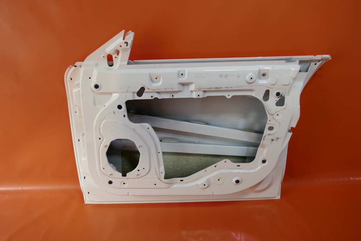 Maserati Ghibli 2014-2019 Front Right Door P/N 670008304