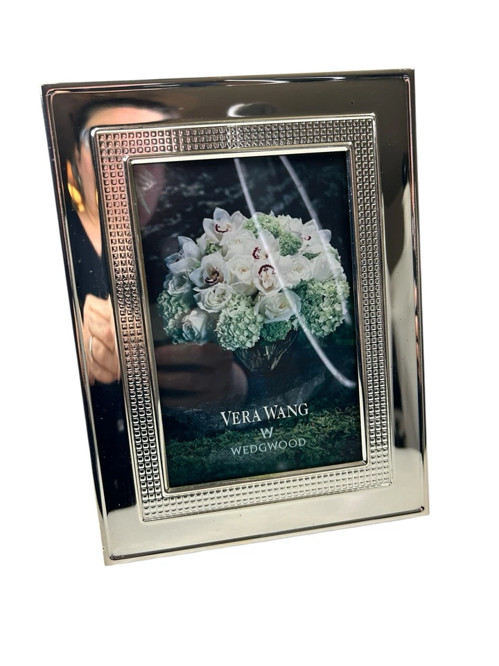 Marco de fotos VERA WANG Wedgwood tiene capacidad para 3,5 X 6 cuadros plateados Foto 2 de 4
