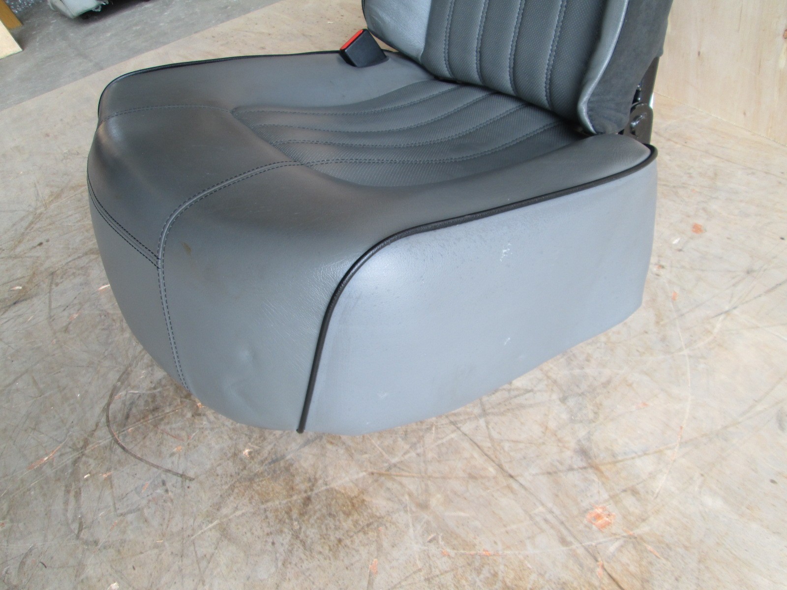 Maserati Quattroporte - LH / Rear Seat w/ Rails / Guides  - Argento Medio Grey