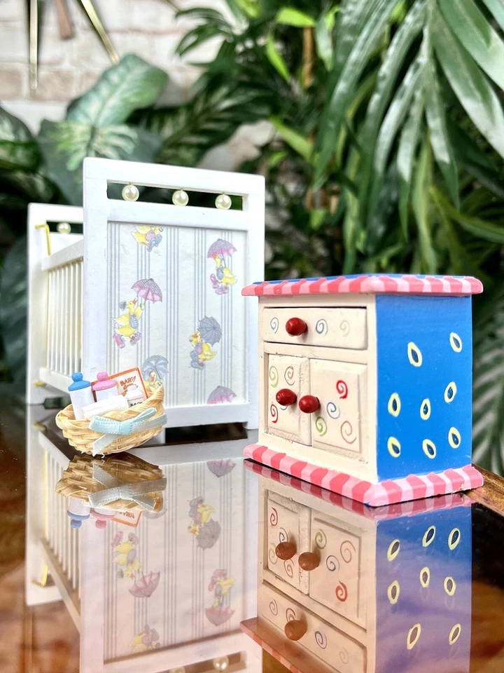 JUEGO DE MUEBLES Y ACCESORIOS DE GUARDERÍA INFANTIL CASA MUÑECAS 11 PIEZAS Caballo Mecedor Foto 3 de 4