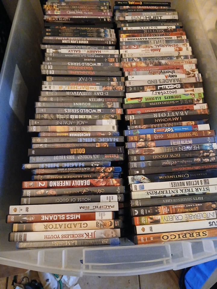 Lot Of Over 500 DVDs and Blu-ray Movies both New And Used. Local Pick Up Only Foto 3 de 4