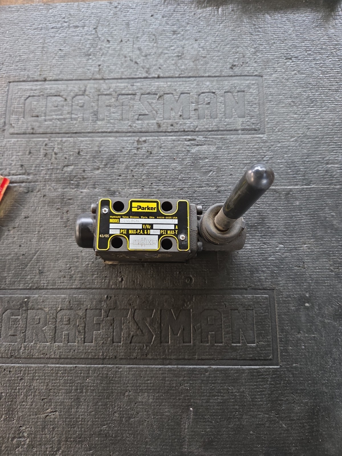 PARKER D1VL8CN 72 DIRECTIONAL VALVE LEVER