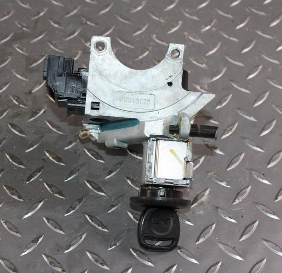 2002-2009 Chevy Trailblazer Ignition Switch Cylinder Housing & Key Assembly Oem - Image 2 of 4