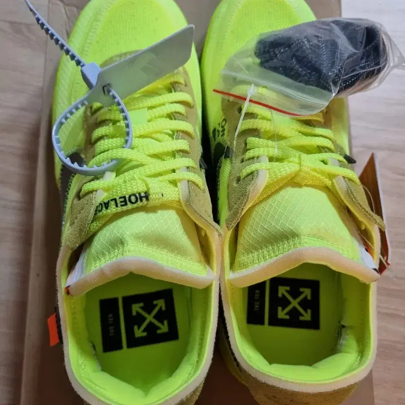 Off-White x Nike Air Force 1 Volt Fluorescent Sneakers NEW thumbnail 7