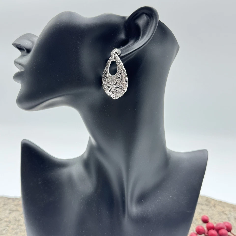 Pendientes Brighton Post Sutherland Fizz lágrima placa de plata acento de vidrio facetado Foto 2 de 4