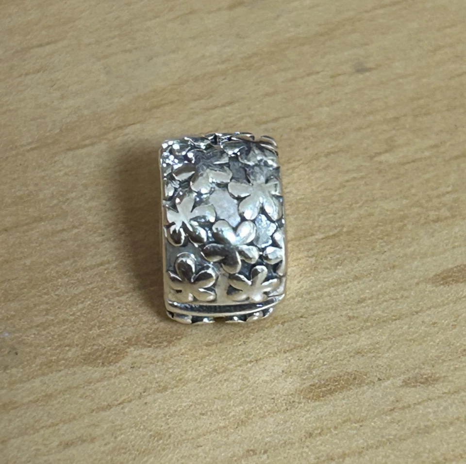 PANDORA Charms Armband Charm 925 Silber Mit klein gefühlten  Blümchen (P27)
