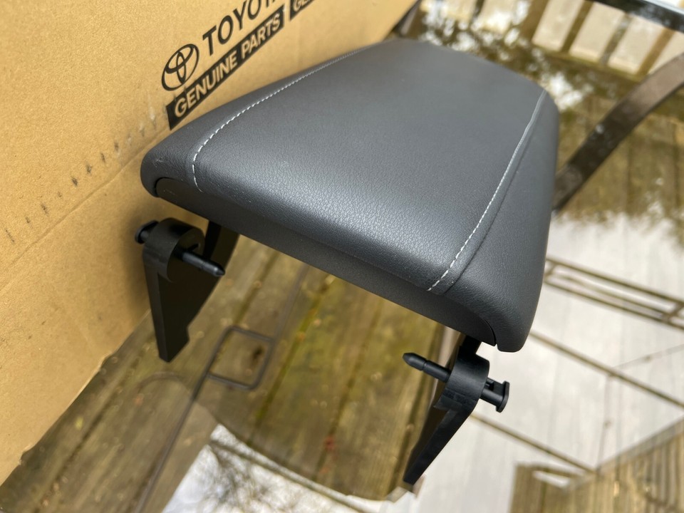 20212023 Toyota Venza Center Console Armrest Lid Cover Pins Not