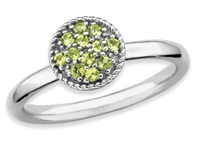 Damen natürlicher Peridot Ring 1/5 Karat (ctw) in Sterlingsilber
