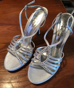 touch of nina silver heels