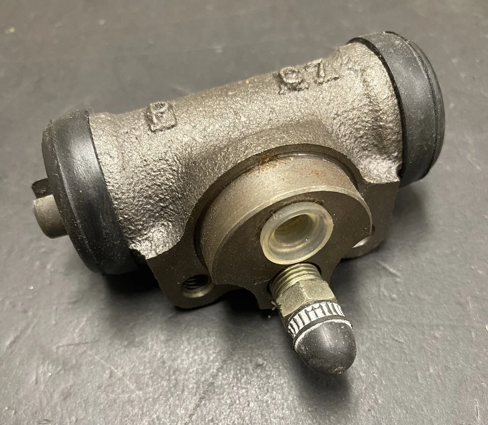 Cilindro de rueda de freno Mitsubishi Mighty Mits MB277202 OEM nuevo stock antiguo Foto 2 de 4