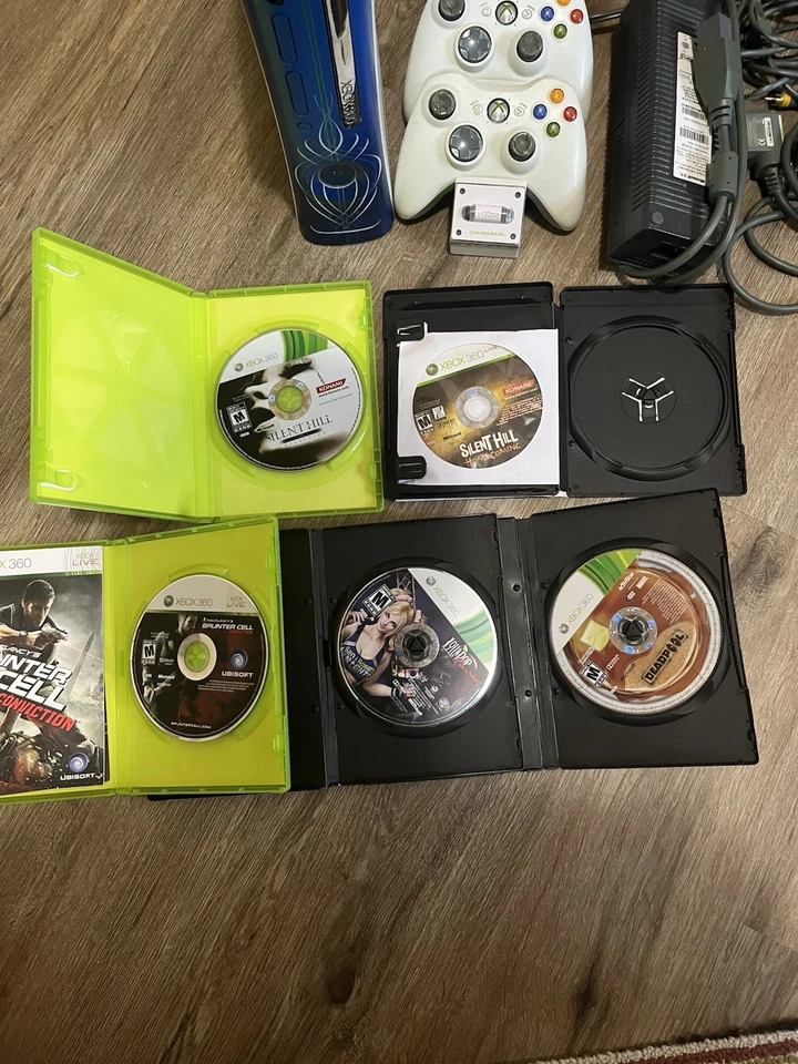 Paquete de consola Custome Blue Xbox 360 probado SilentHill, motosierra Lollipop Foto 2 de 4