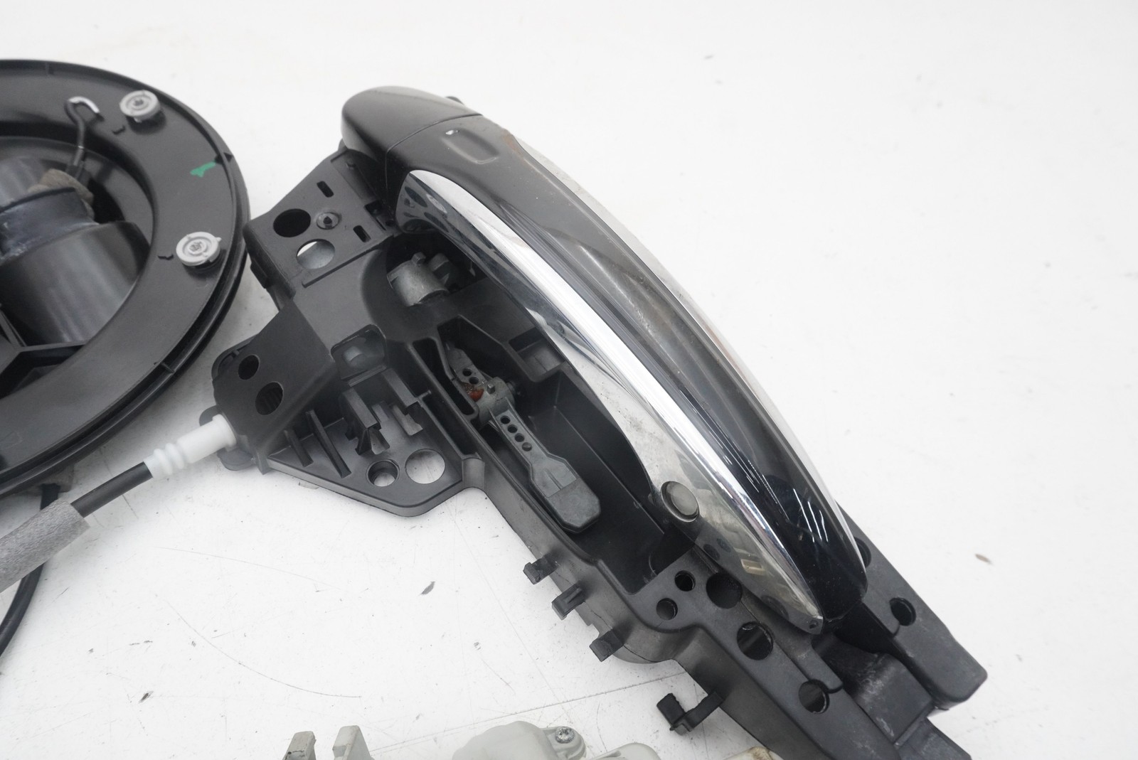 Bentley Bentayga 2016-2020 Front Right Door lock actuator P/N 4M1837016