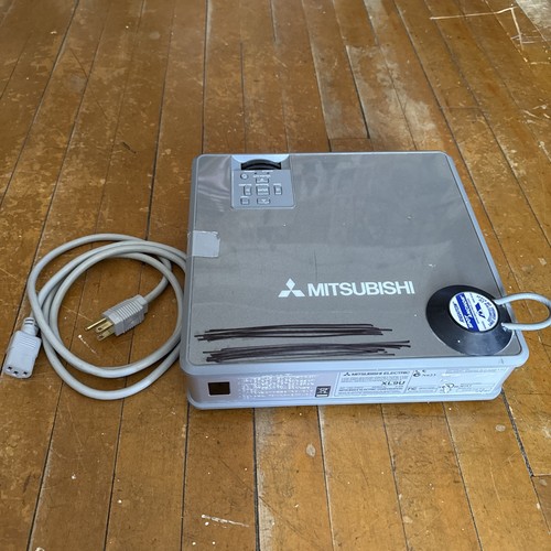 Mitsubishi XL9U 3LCD XGA Portable Projector