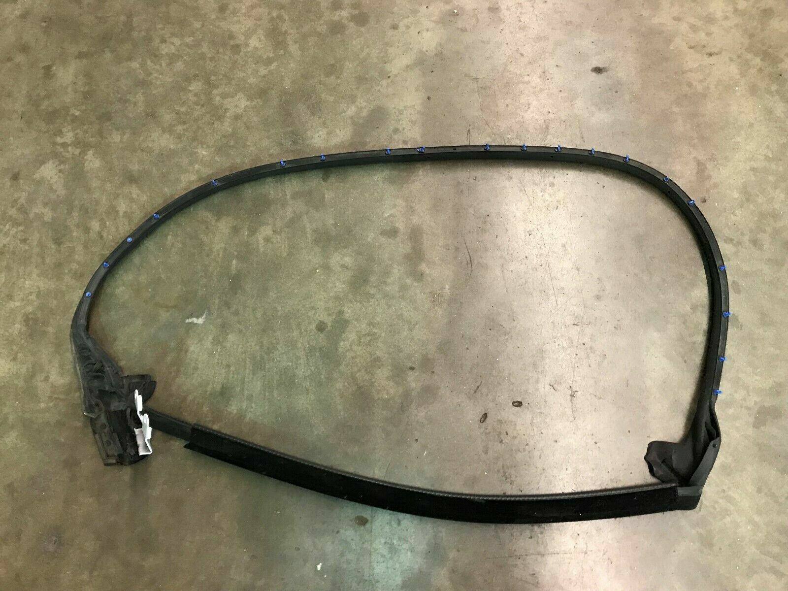 LAMBORGHINI GALLARDO COUPE DRIVER LEFT DOOR RUBBER SEAL GASKET OEM 400837911