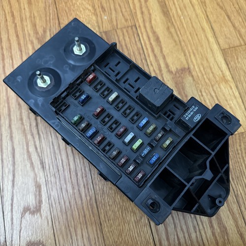 1999 Ford F250 F350 Junction Relay Fuse Box F81B-14A067-EG & F81B-14B205-AD GEM - Picture 3 of 7