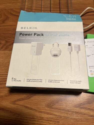Apple iPod Shuffle 1st Gen White MA133LL/A Crack But Works W/ Belkin Power Pack - Picture 4 of 10