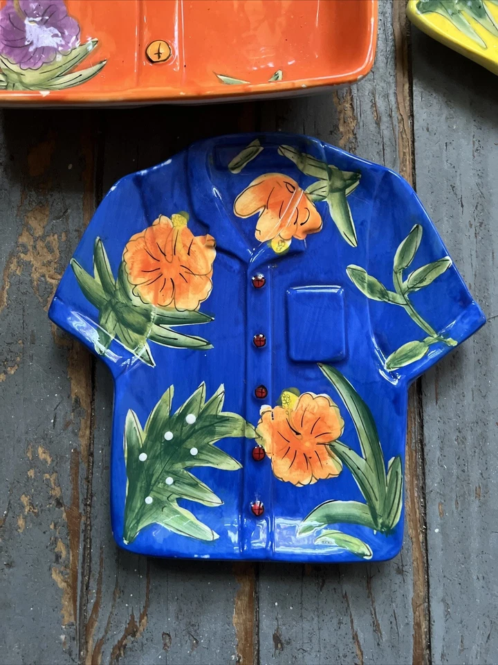Serving Tray, Hawian Style Shirt And 3 Wall Hangings - Image 4 of 4