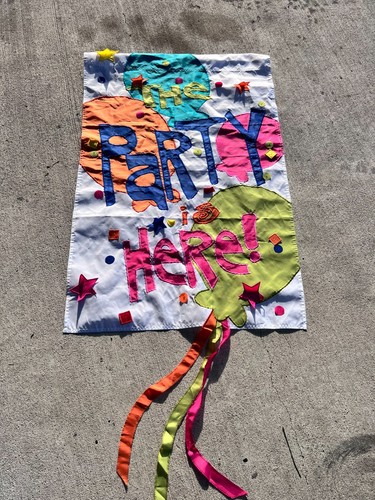 Big & Bold Birthday Party Garden Flag – 29" x 44" for a Festive Touch - 第 1/5 張圖片