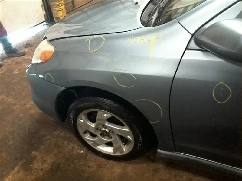 *SOLO RECOGIDA LOCAL* Guardabarros izquierdo del conductor con efectos de tierra se adapta a 03-08 MATRIX 101 Foto 2 de 4