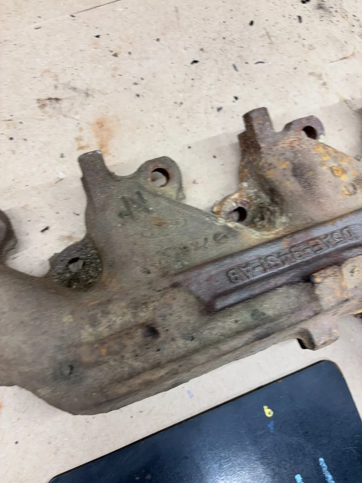 1970 71 74 77 1978 1979 1980 Ford F150 F250 400M 351M colector de escape D5ae-9431 Foto 3 de 4