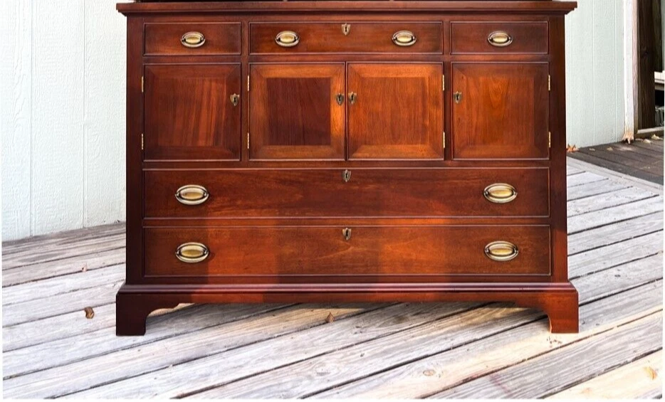 Aparador Craftique vintage años 60 caoba maciza estilo georgiano con llave Foto 2 de 4