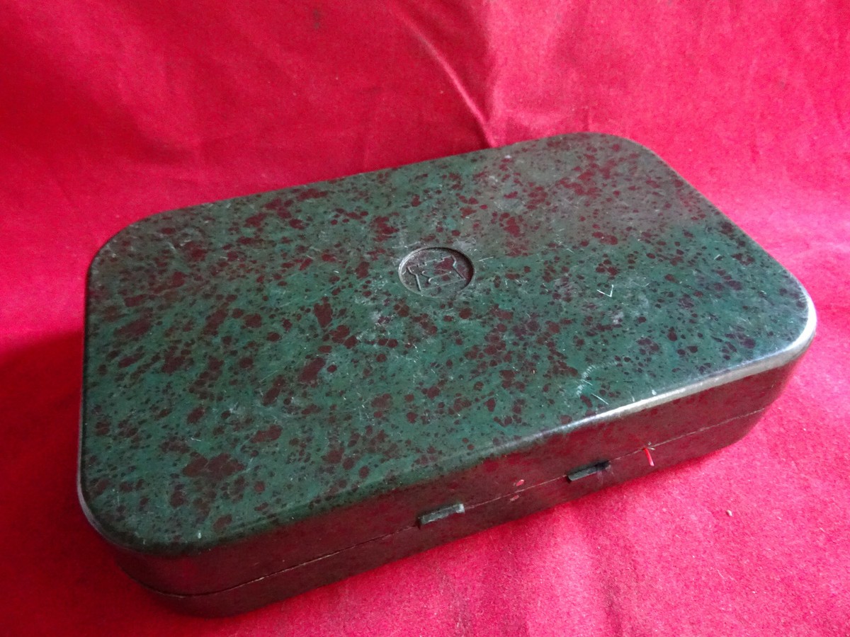 A GOOD MODERN HARDY NERODA DRYWET FLY BOX + COLLECTION OF A GOOD MODERN HARDY NERODA DRYWET FLY BOX + COLLECTION OF