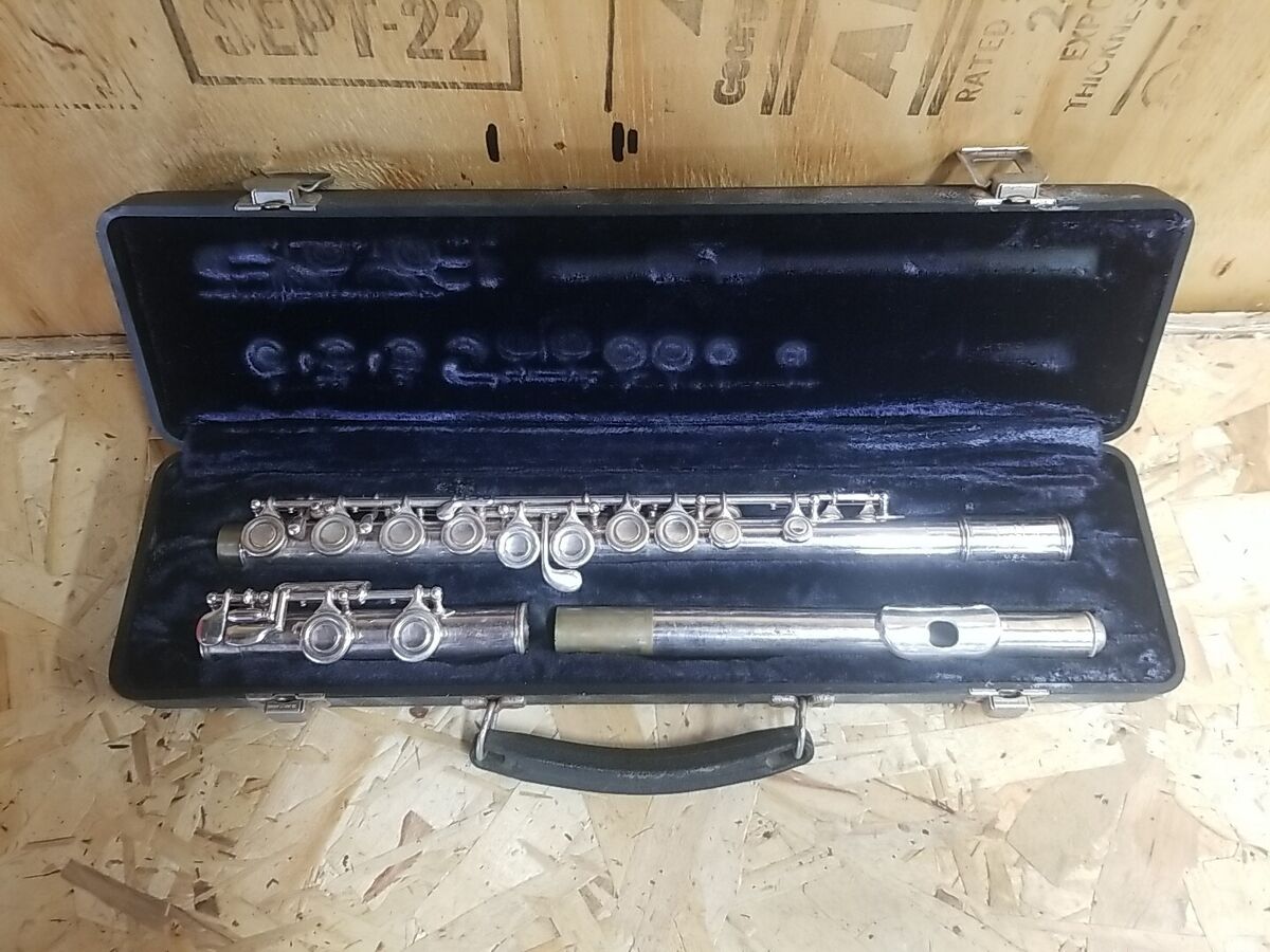 Vintage silver artley flute 18-0 USA. In Hard Original Black Vintage silver artley flute 18-0 USA. In Hard Original Black
