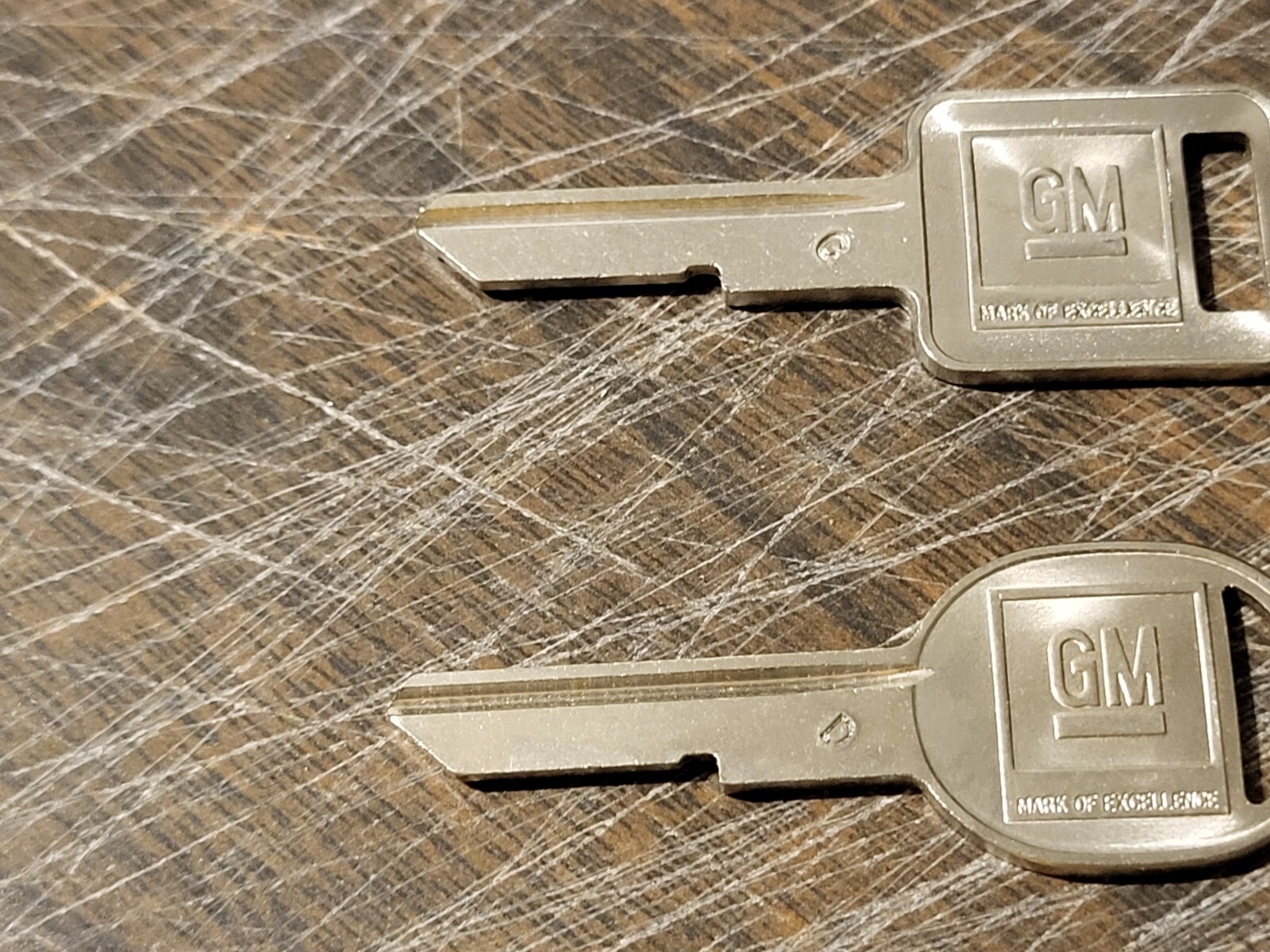 C-D Key Blanks For GM Crest Logo - 68 72 76 80 87 88 89 90