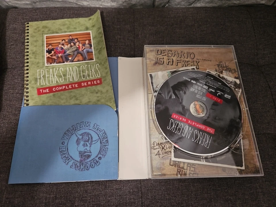 Freaks and Geeks - The Complete Series DVD  Set +Booklet - Image 3 of 4
